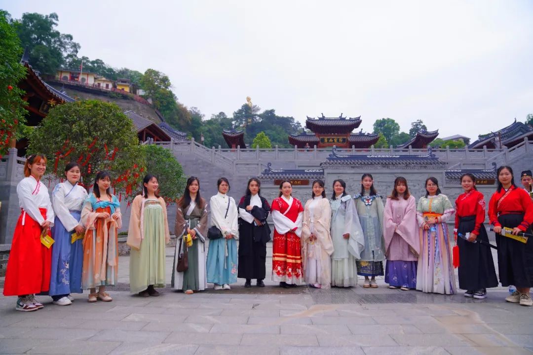 團(tuán)青關(guān)注丨遇見春天，浪漫與你